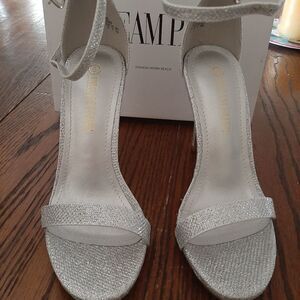 EUC Size 6 Silver Glitter Dream Pairs Karrie Open Toe Stiletto Sandals